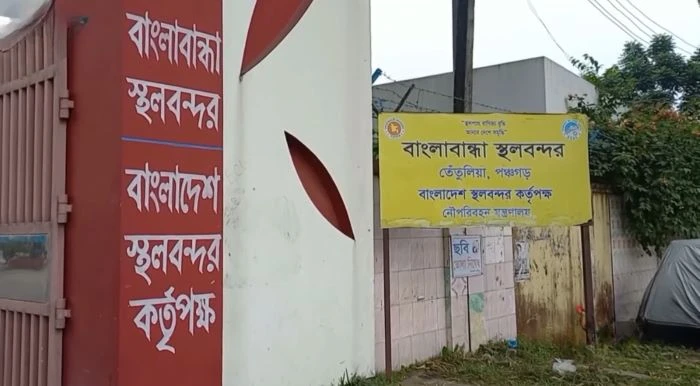 কাস্টমস কর্মবিরতিতে স্থবির বাংলাবান্ধা, আটকা ১৫১ ট্রাক